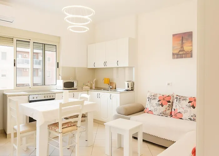 H&g Seaview Apartment