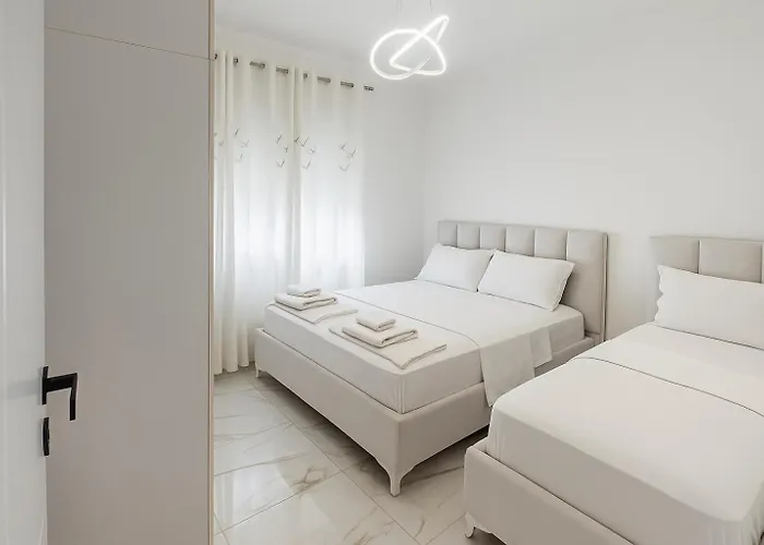 H&g Seaview Apartment