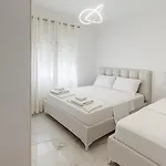 H&g Seaview Apartament