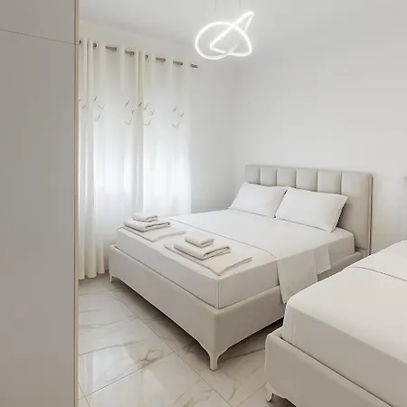 H&g Seaview Apartment