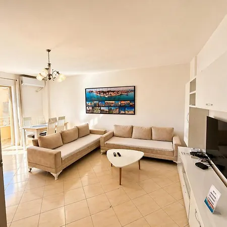 H&g Seaview Apartment