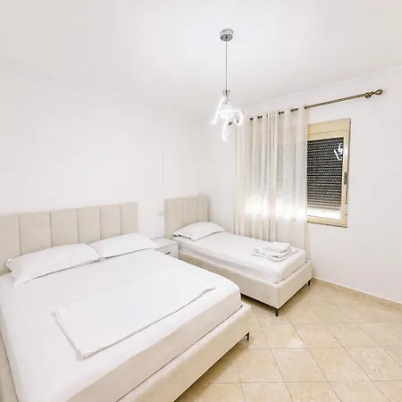 H&g Seaview Apartment