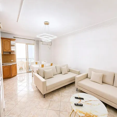 H&g Seaview Apartment